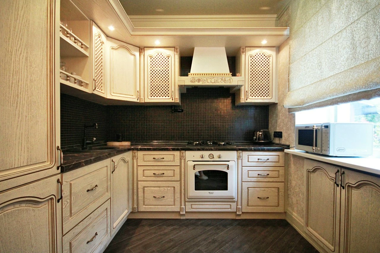 Белая кухня с черной столешницей + 20 фото