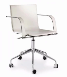 Italy Dream Design Регулируемое по высоте офисное кресло с 5 спицами и подлокотниками