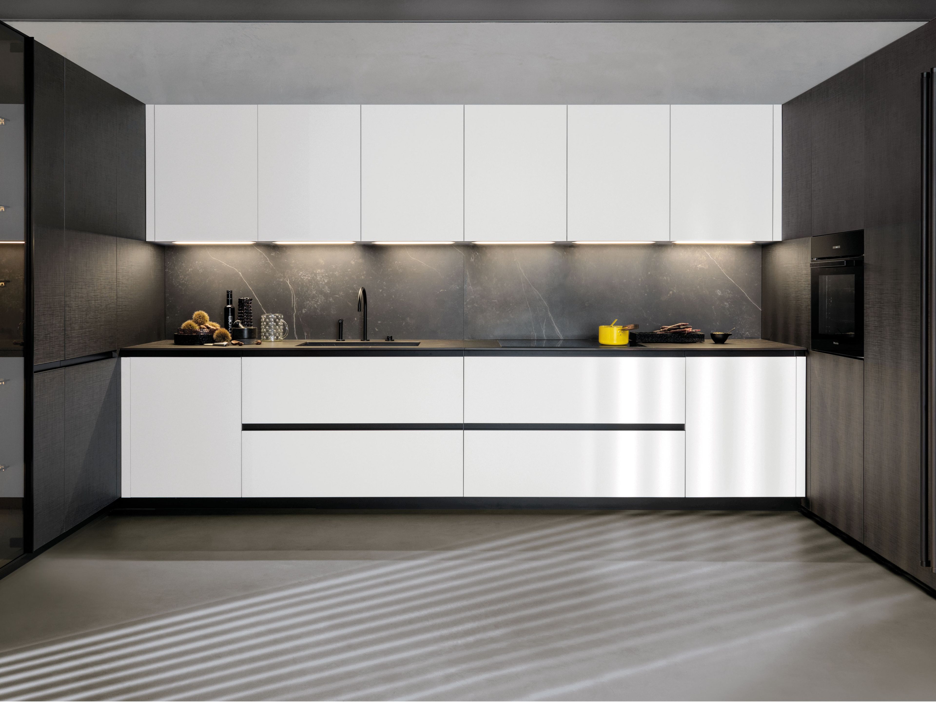 Линейная секционная кухня без ручек Euromobil Lain ARCH-00015235