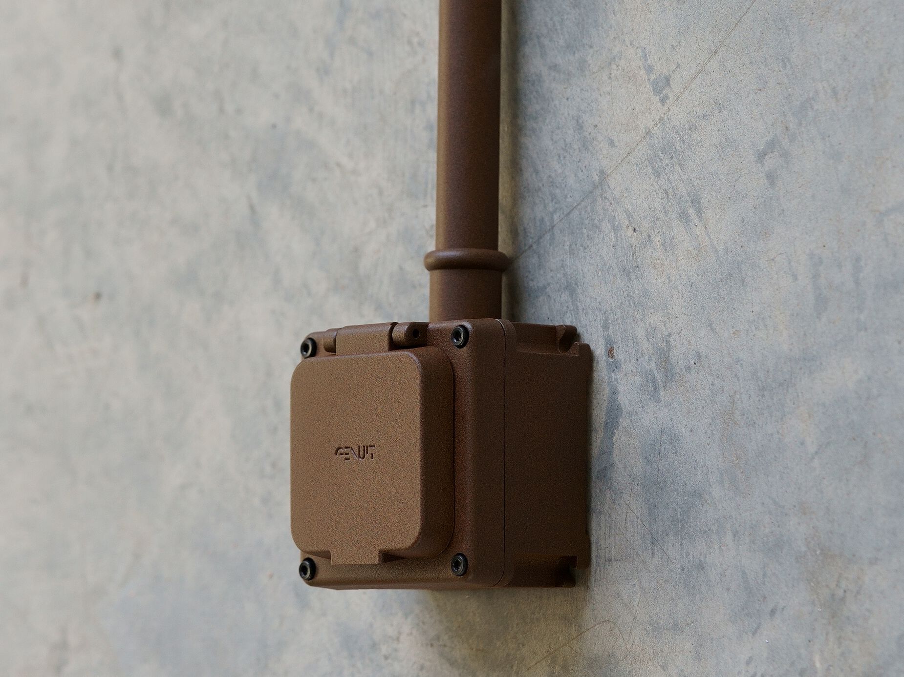 Окрашенная алюминиевая наружная электрическая коробка Genuit Corten ARCH-00088998 - Вид №1