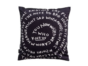 Квадратная подушка из ткани