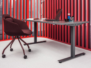 Прямоугольный стол с регулируемой высотой