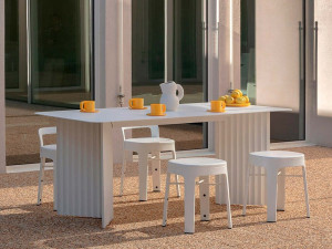 Металлический прямоугольный садовый стол