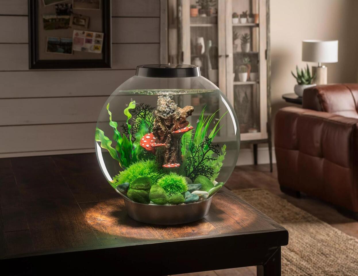 Варианты красивого дизайна интерьера квартиры с аквариумом