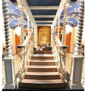 Arnaboldi Interiors Прямая деревянная открытая лестница