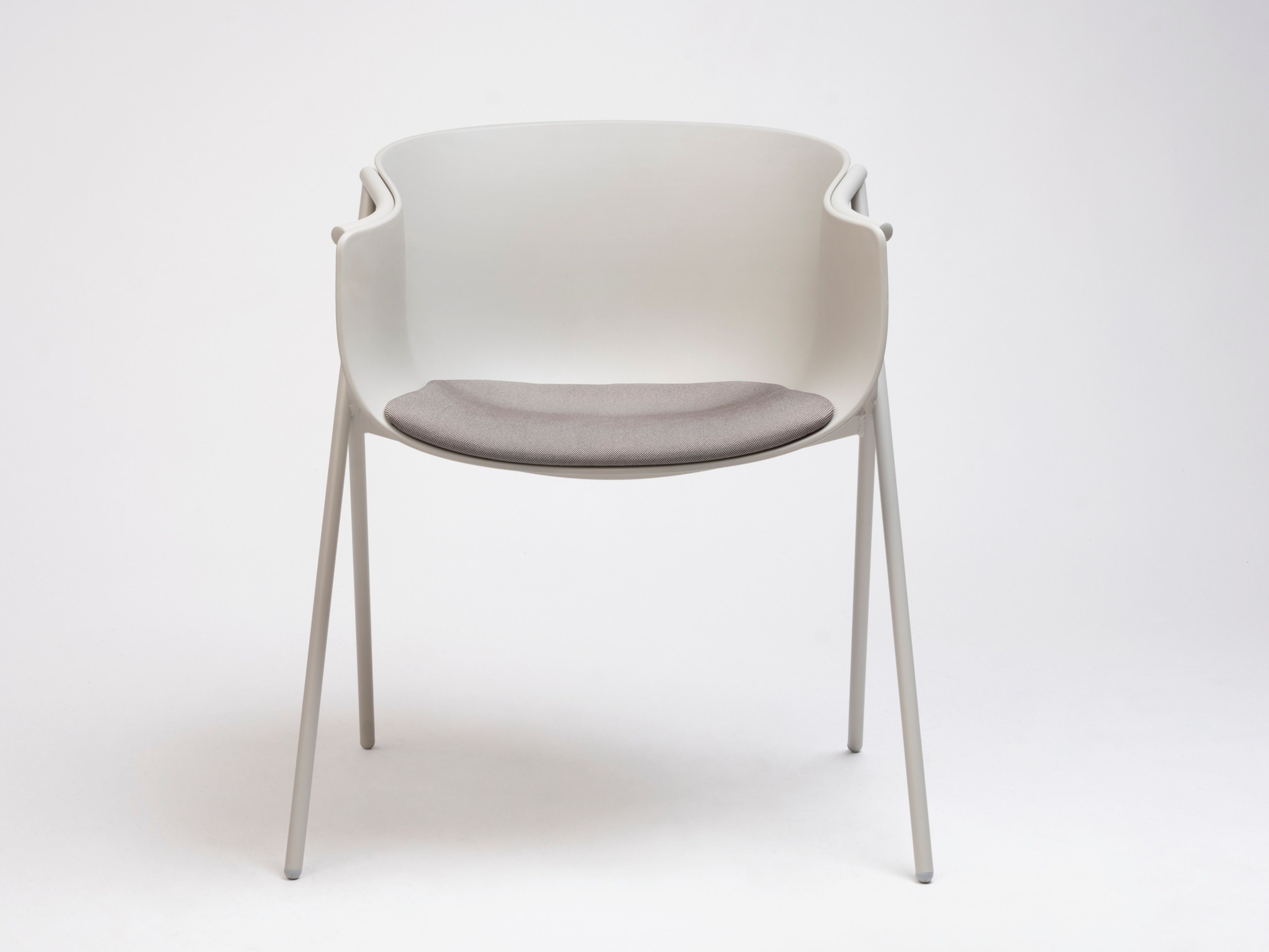 Полипропиленовый стул с подлокотниками со встроенной подушкой ONDARRETA Bai ARCH-00140837