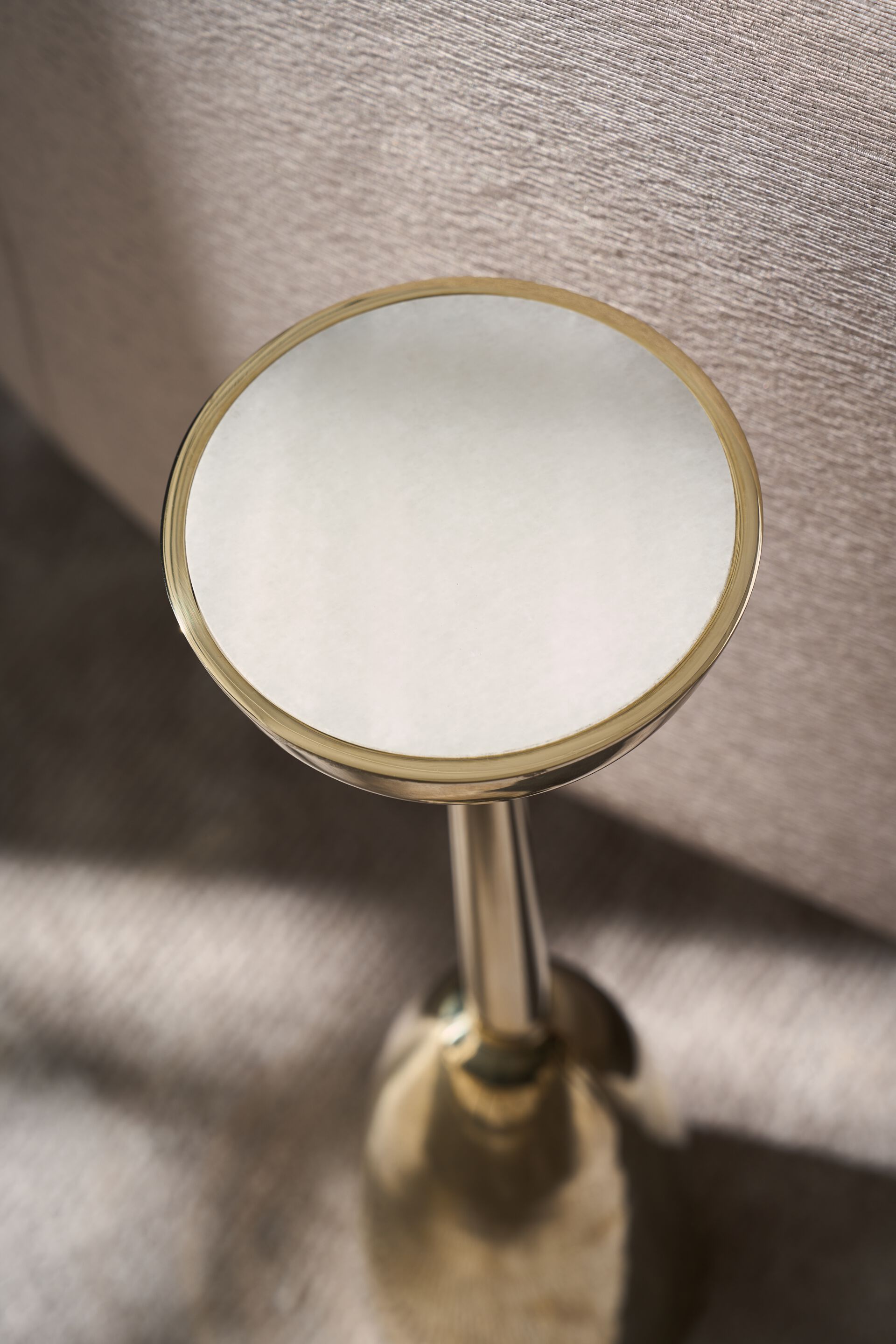 Высокий круглый каменный журнальный столик Caracole GAMMA ARCH-00046548 - Вид №2