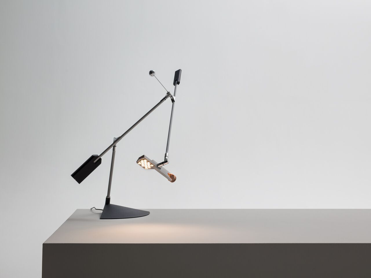 Настольная лампа из анодированного алюминия Stilnovo HALLEY ARCH-00150585 - Вид №2