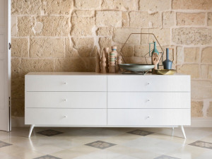 Деревянный комод