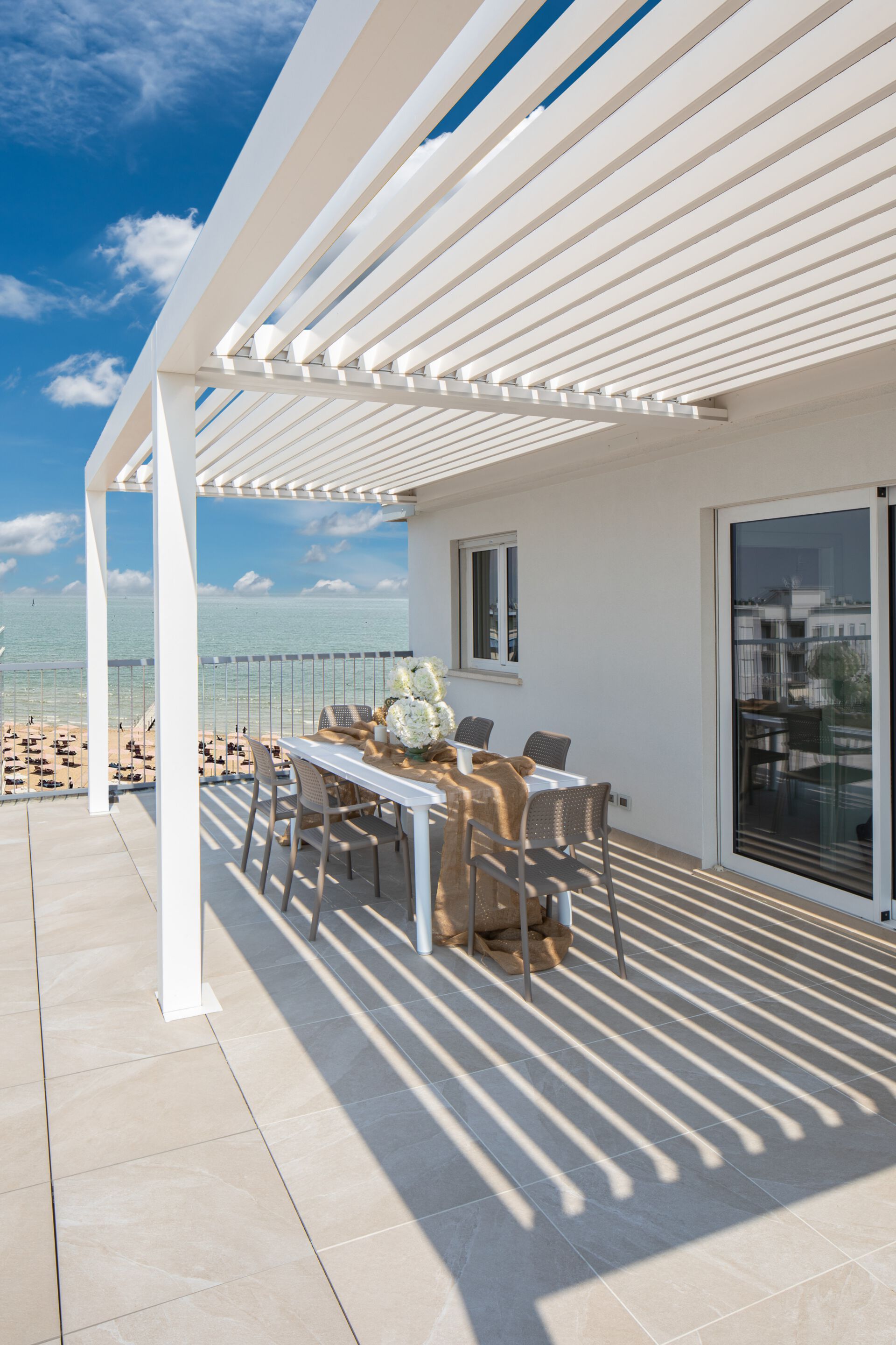 Биоклиматическая беседка из алюминия с поворотными планками YCO WATERPROOF ARCH-00055069 - Вид №3