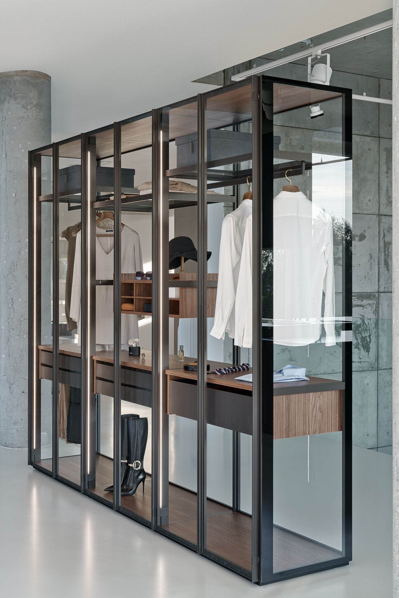 Шкаф из дерева и стекла на заказ Zajc W ARCH-00023499 - Вид №1