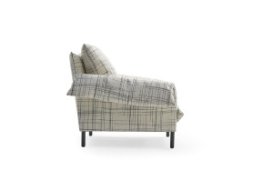 Кресло с подлокотниками