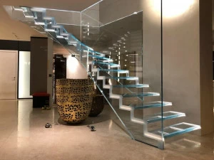 Siller Treppen Стеклянная лестница со светодиодной подсветкой
