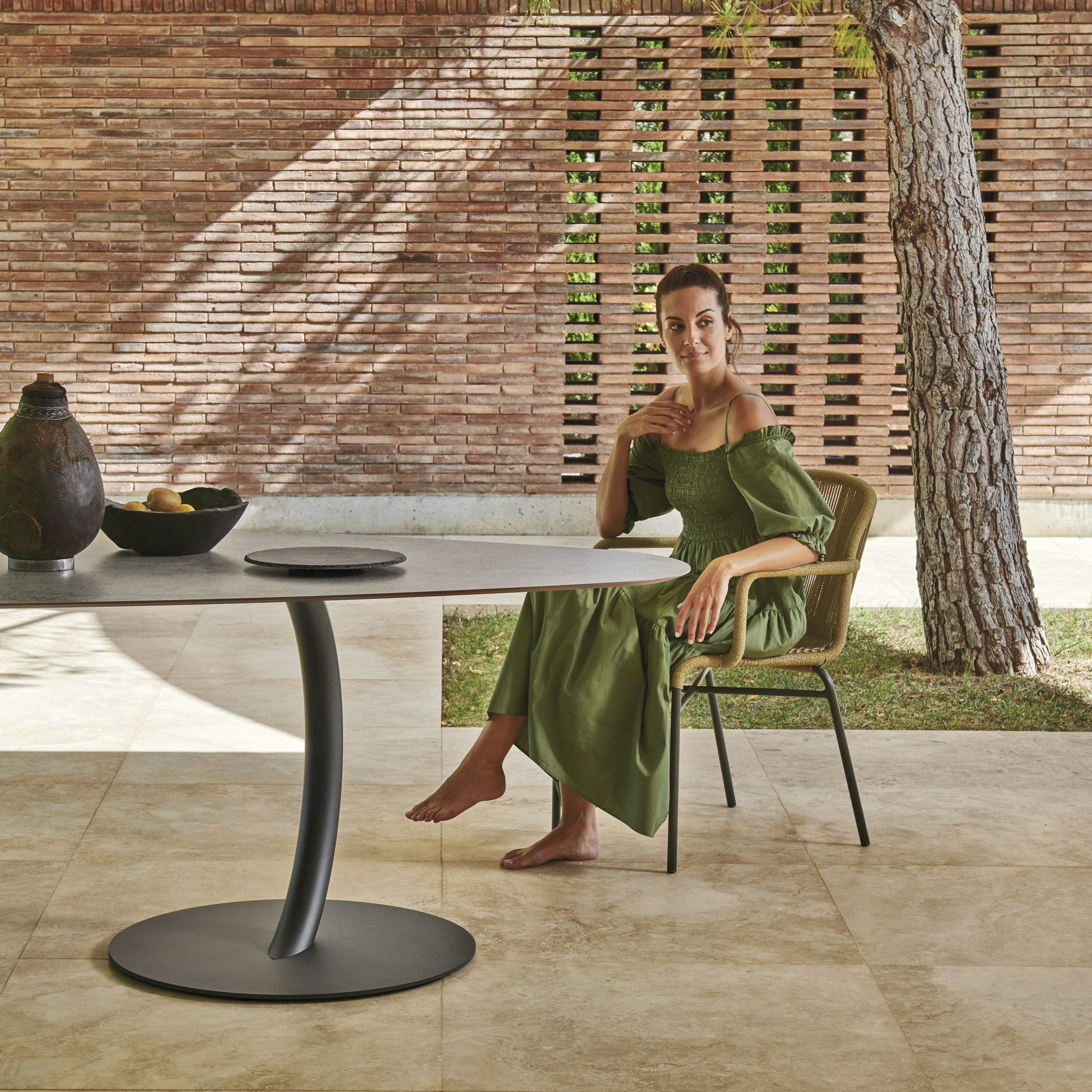 Стальной круглый садовый стол Varaschin Flexion ARCH-00052324 - Вид №2