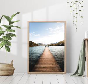 90743295 Постер 28 картин "Деревянный мостик в озеро" 40x50 см, в подарочном тубусе STLM-0364702 Santreyd