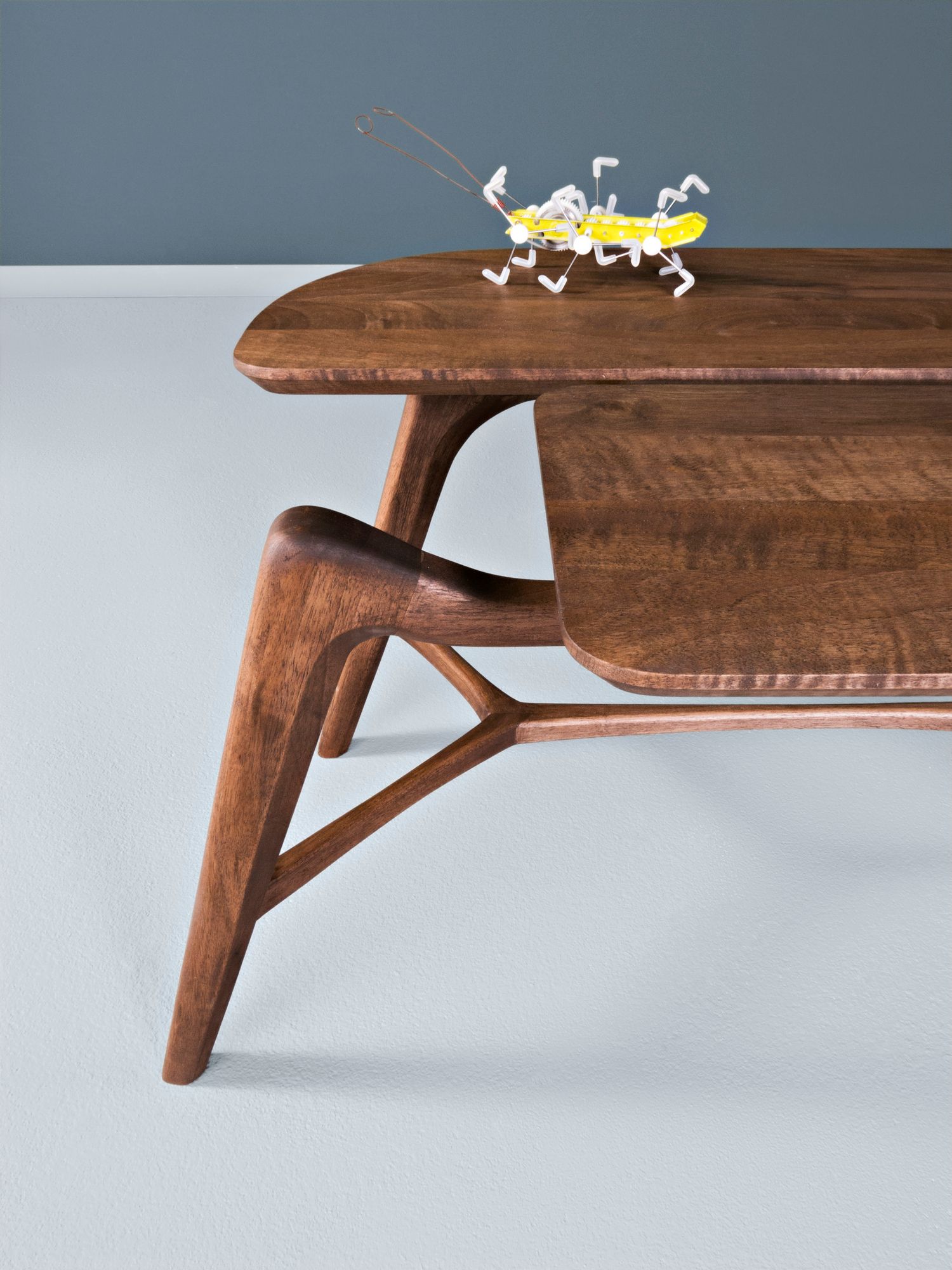 Прямоугольный журнальный столик из массива дерева HOOKL und STOOL Tisa ARCH-00020094 - Вид №4