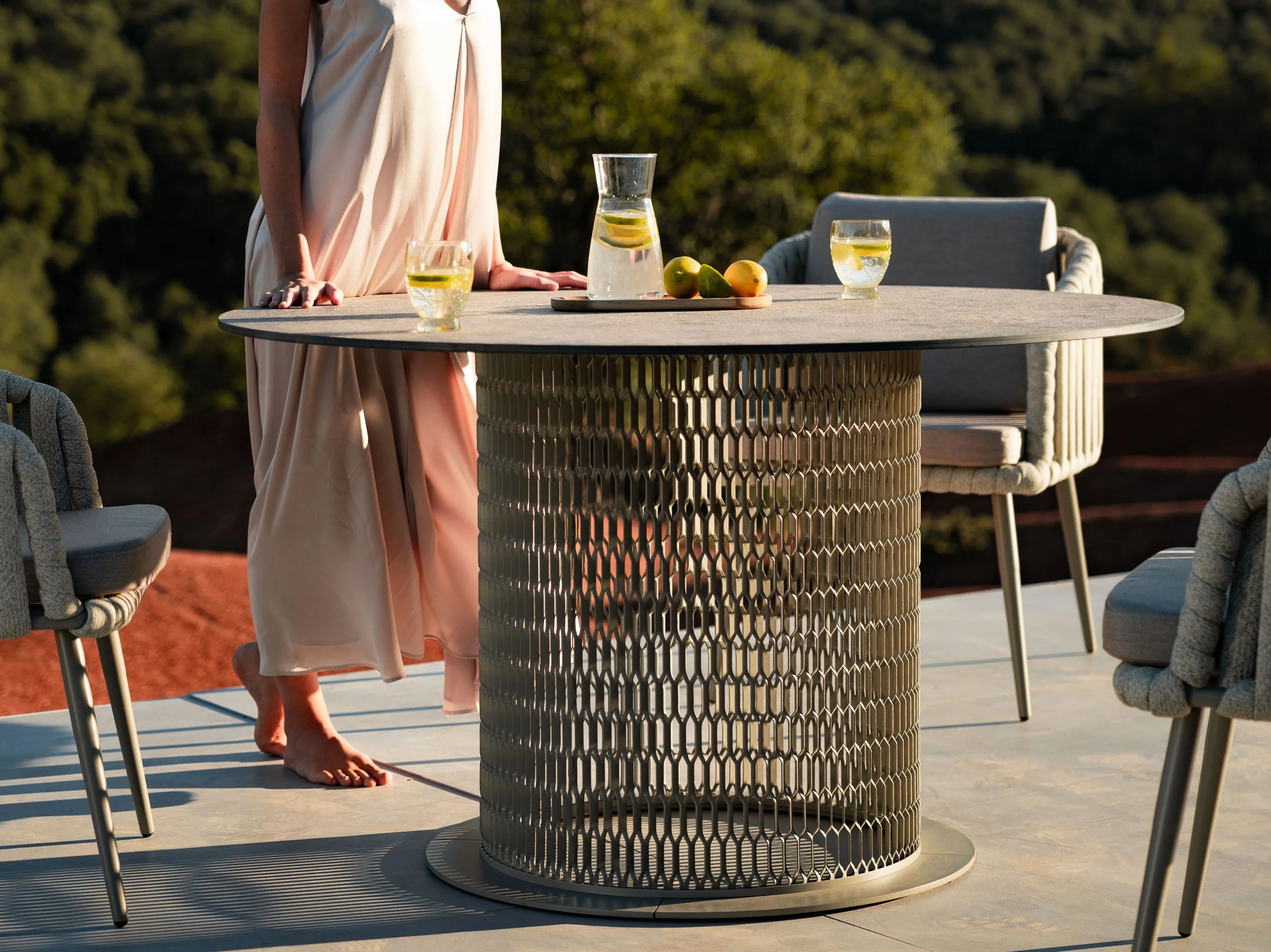 Алюминиевый круглый садовый стол с порошковым покрытием 10Deka Ventura ARCH-00044626