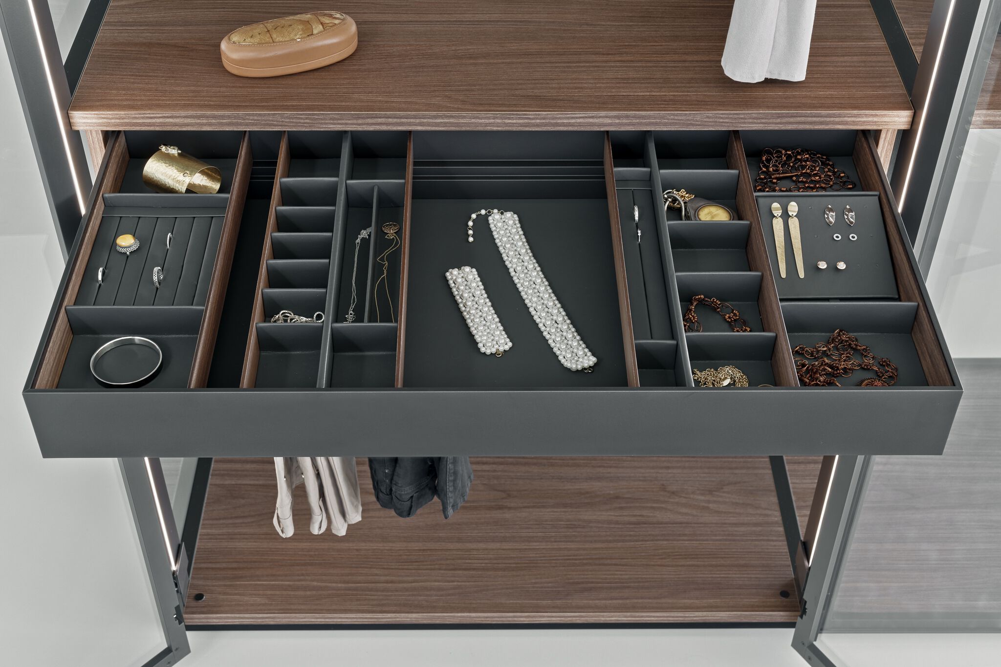 Шкаф из дерева и стекла на заказ Zajc W ARCH-00023499 - Вид №5