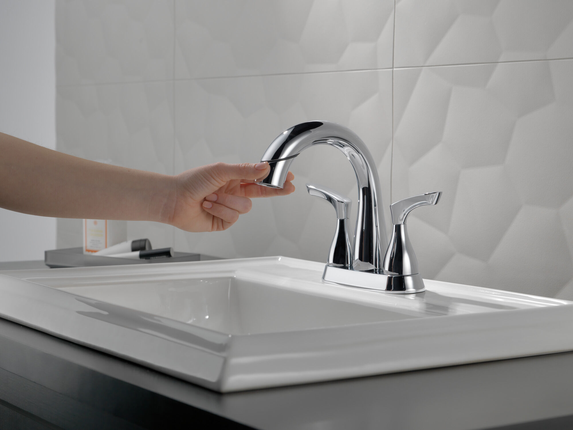 25765LF-PD Смеситель для ванной комнаты с двумя ручками Delta Faucet Broadmoor Хром  - Вид №5