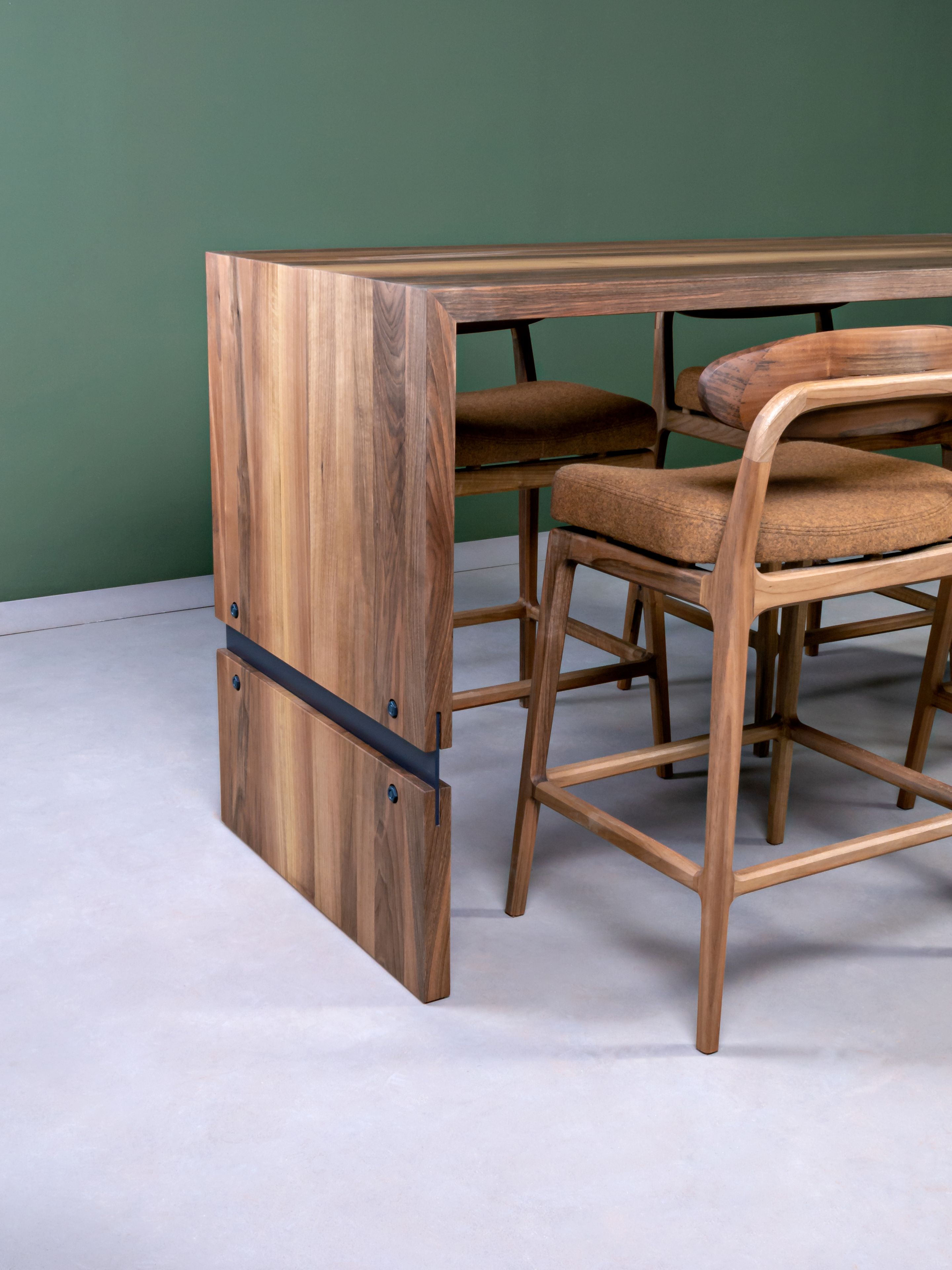 Высокий прямоугольный стол из массива дерева для контракта HOOKL und STOOL CLOVER ARCH-00136619 - Вид №4