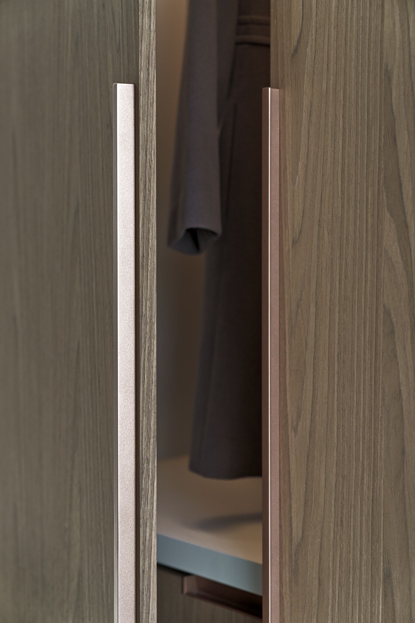 Индивидуальный деревянный шкаф со встроенным освещением Zajc W ARCH-00098040 - Вид №19