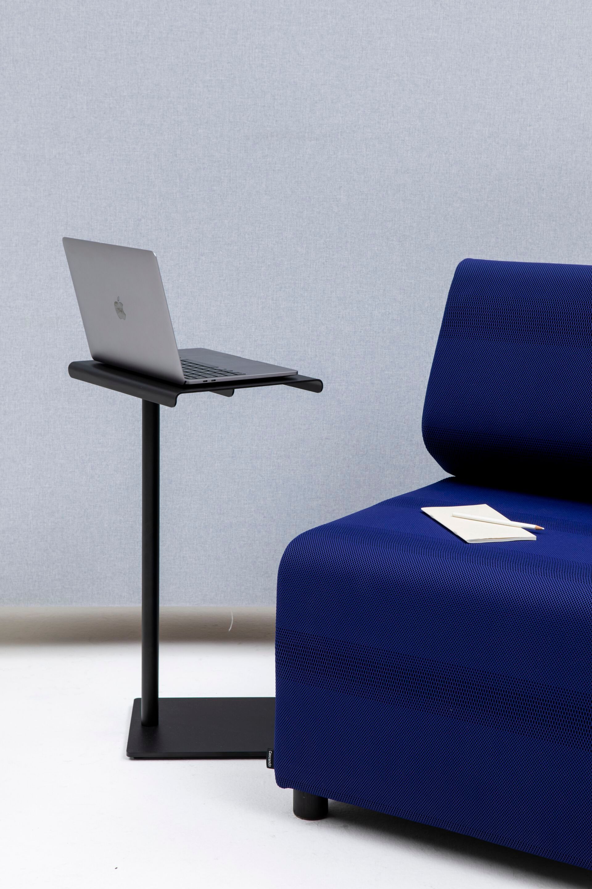 Высокий стальной журнальный столик с порошковым покрытием Cascando Team ARCH-00022399 - Вид №2