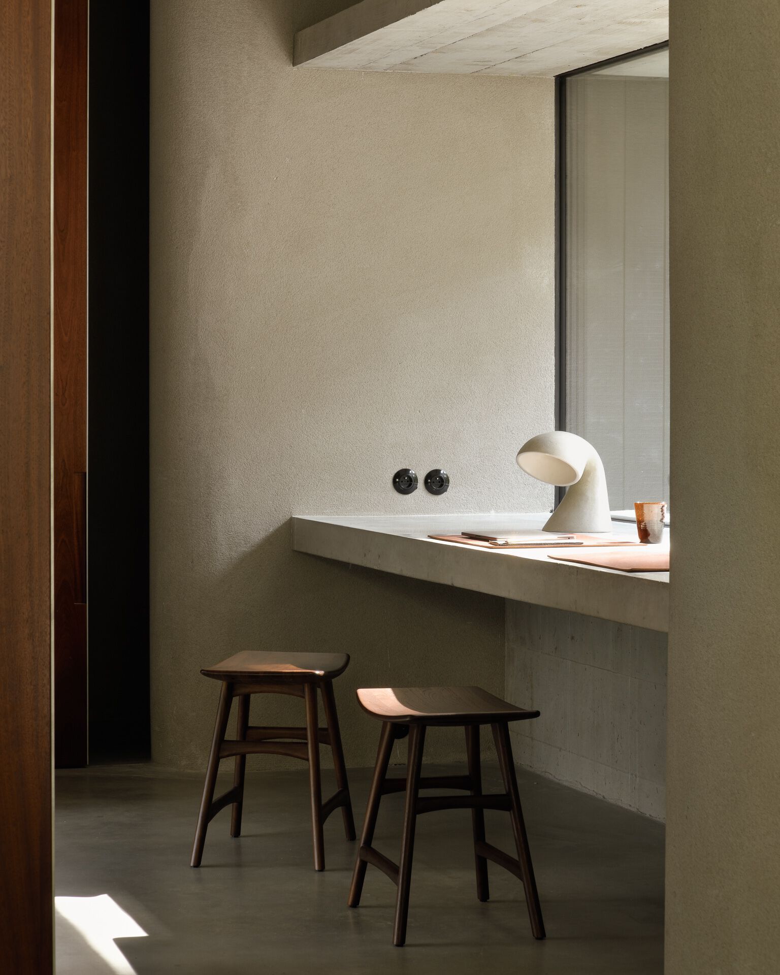 Табурет из тикового дерева с подставкой для ног Ethnicraft кость ARCH-00133253 - Вид №6