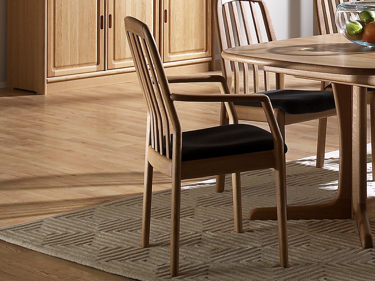 Деревянный стул с подлокотниками Dyrlund 1588A ARCH-00066173