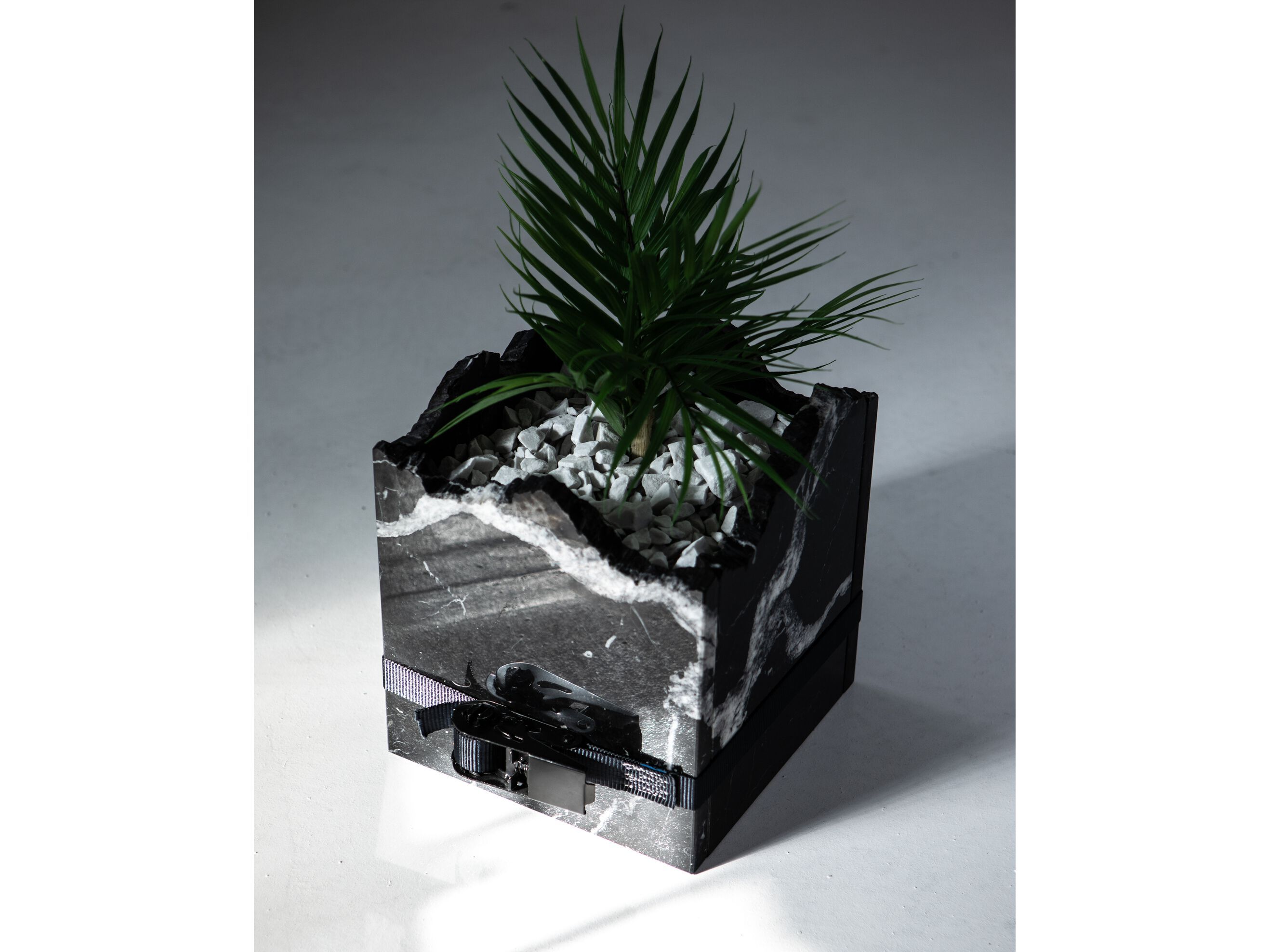 Квадратная ваза из черного мрамора Marquina Pistore Marmi FRAMMENTO ARCH-00146917