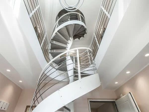 Officine Sandrini Винтовая лестница из крашеного металла