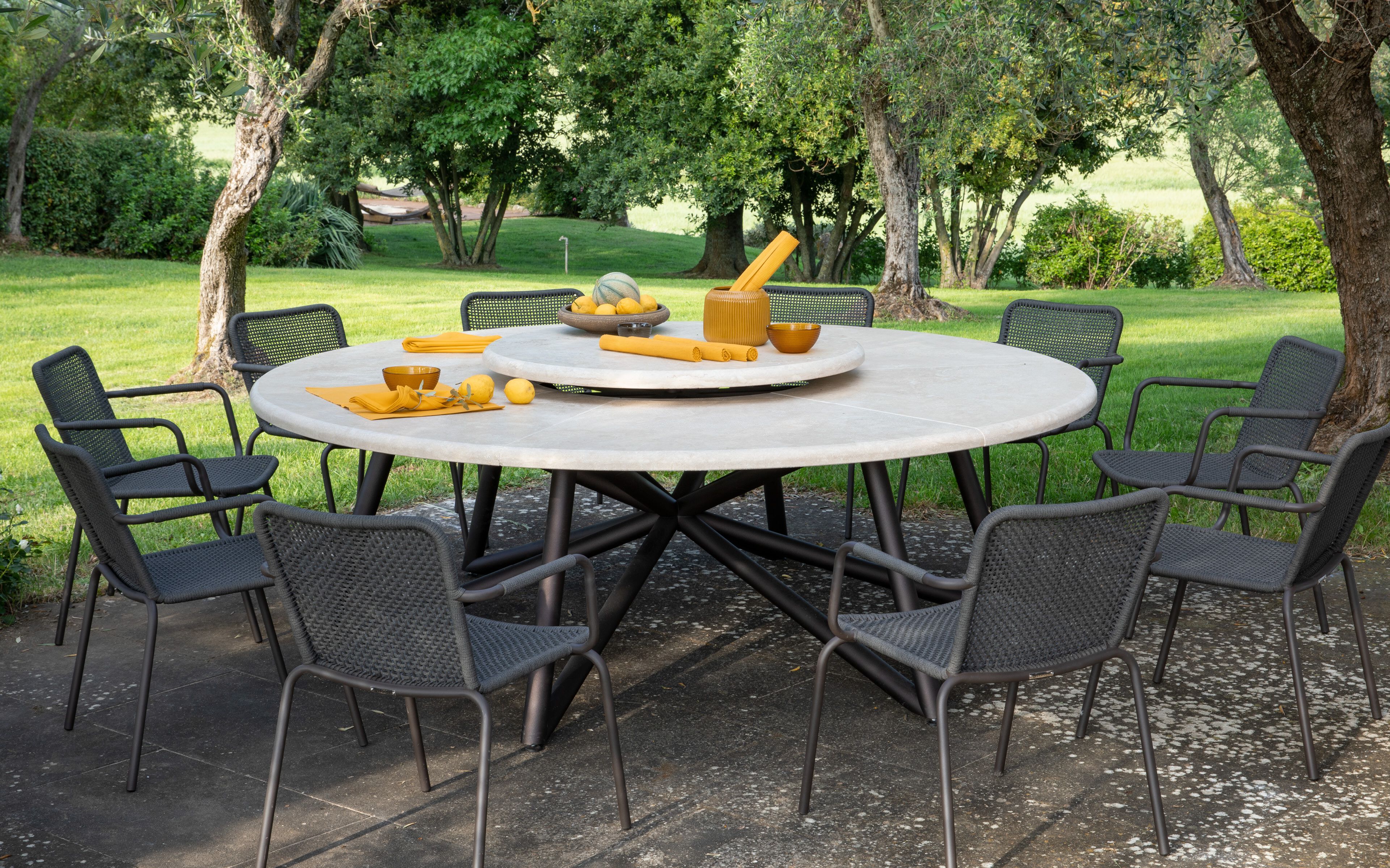 Круглый травертиновый стол с Lazy Susan VELTHA® Hermu ARCH-00048212