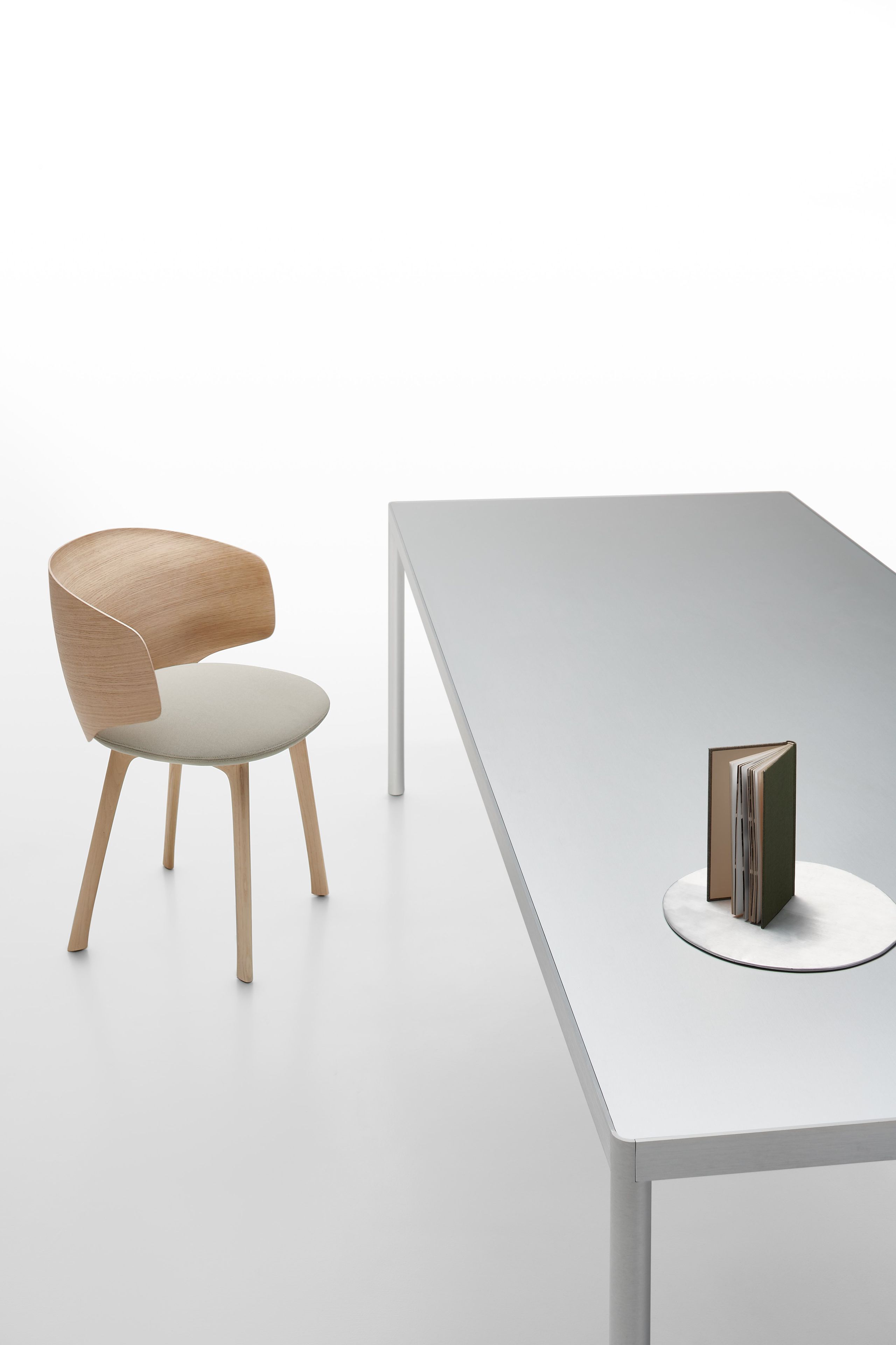 Деревянный стул с мягким сиденьем MDF Italia Universal Collection ARCH-00119317 - Вид №1