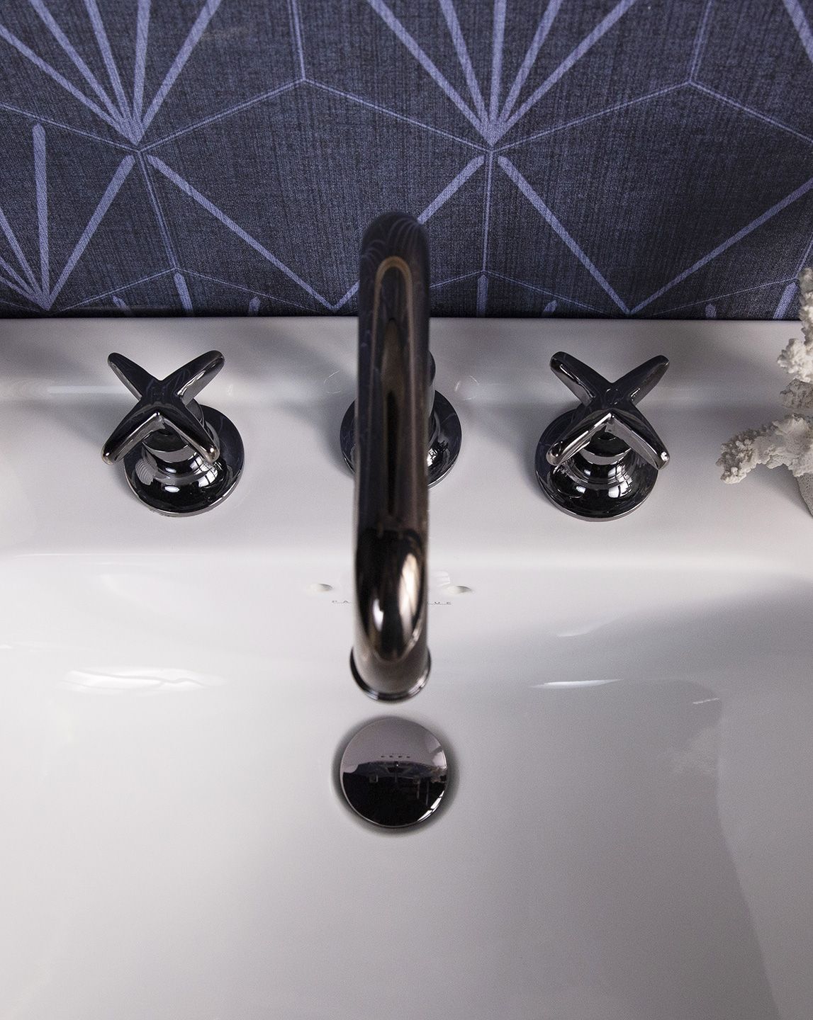 Смеситель для раковины с 3 отверстиями для пола с отдельными розетками Park Avenue Cross ARCH-00103828 - Вид №2