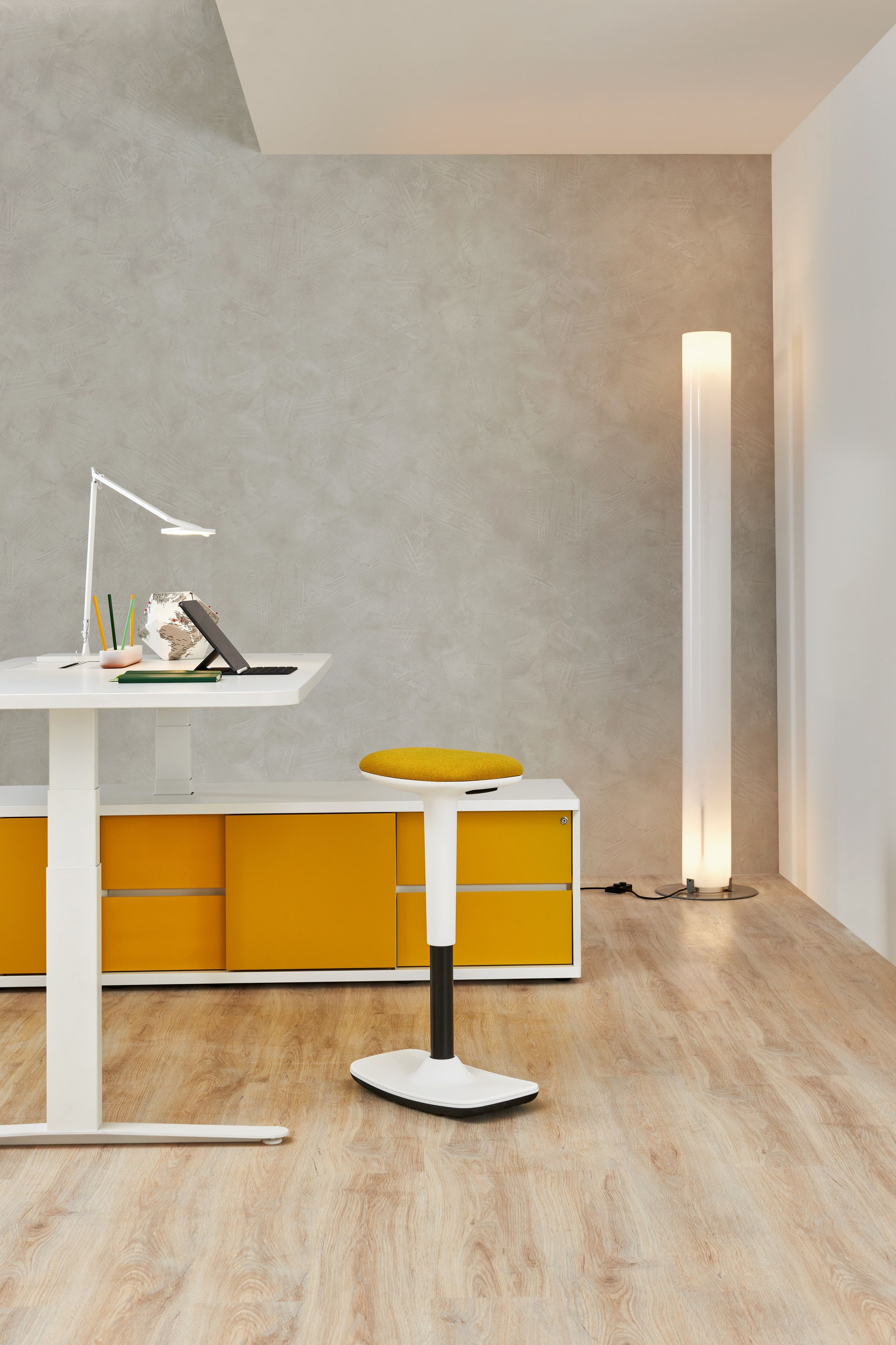 Тканевый регулируемый по высоте поворотный офисный стул ESTEL GROUP ARCH-00088276 - Вид №2