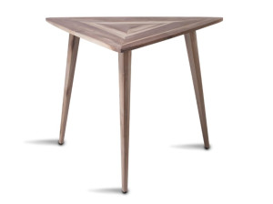 Треугольный обеденный стол из массива дерева