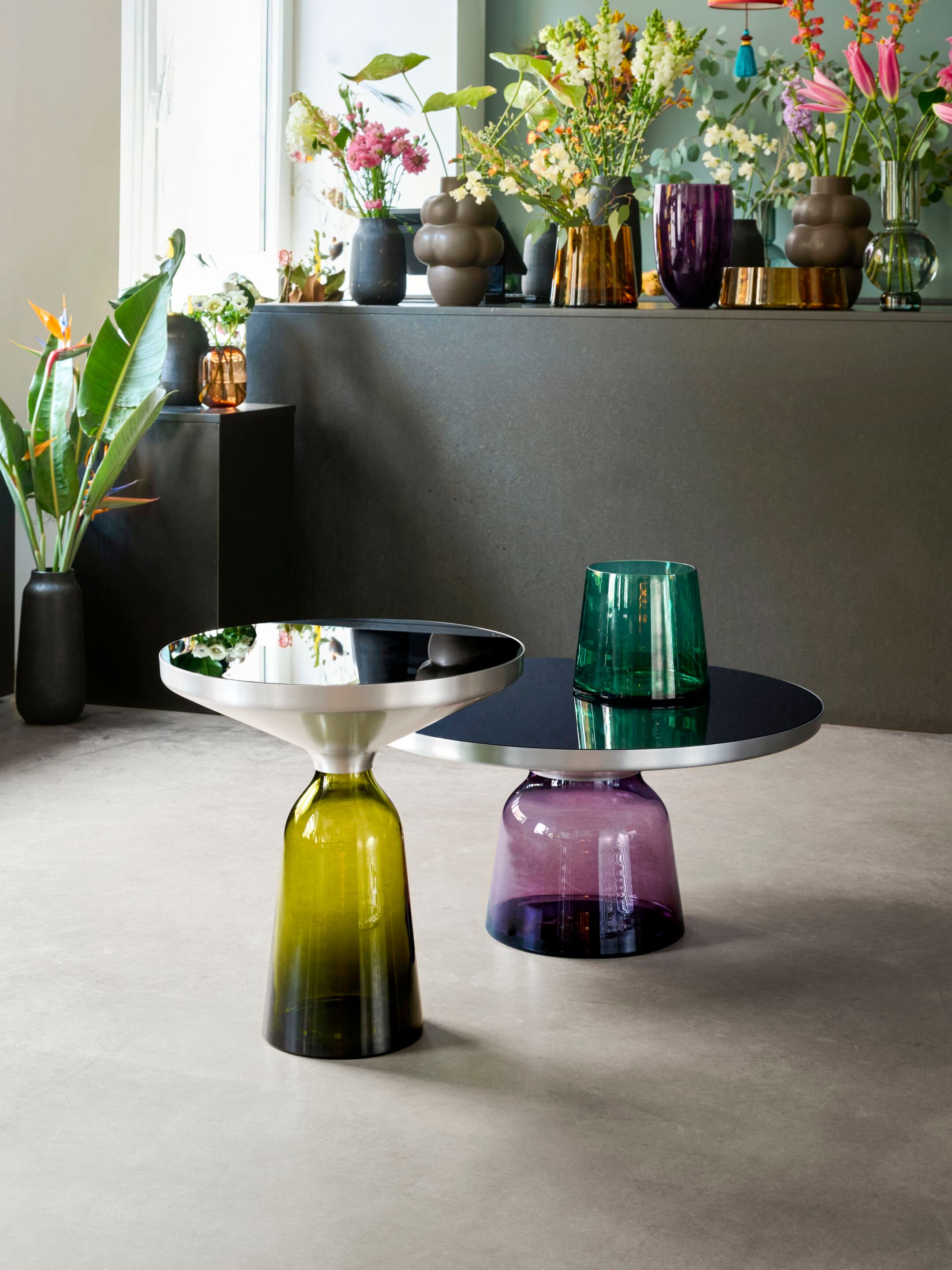 Круглый журнальный столик из алюминия и выдувного стекла Classicon Белл ARCH-00088413