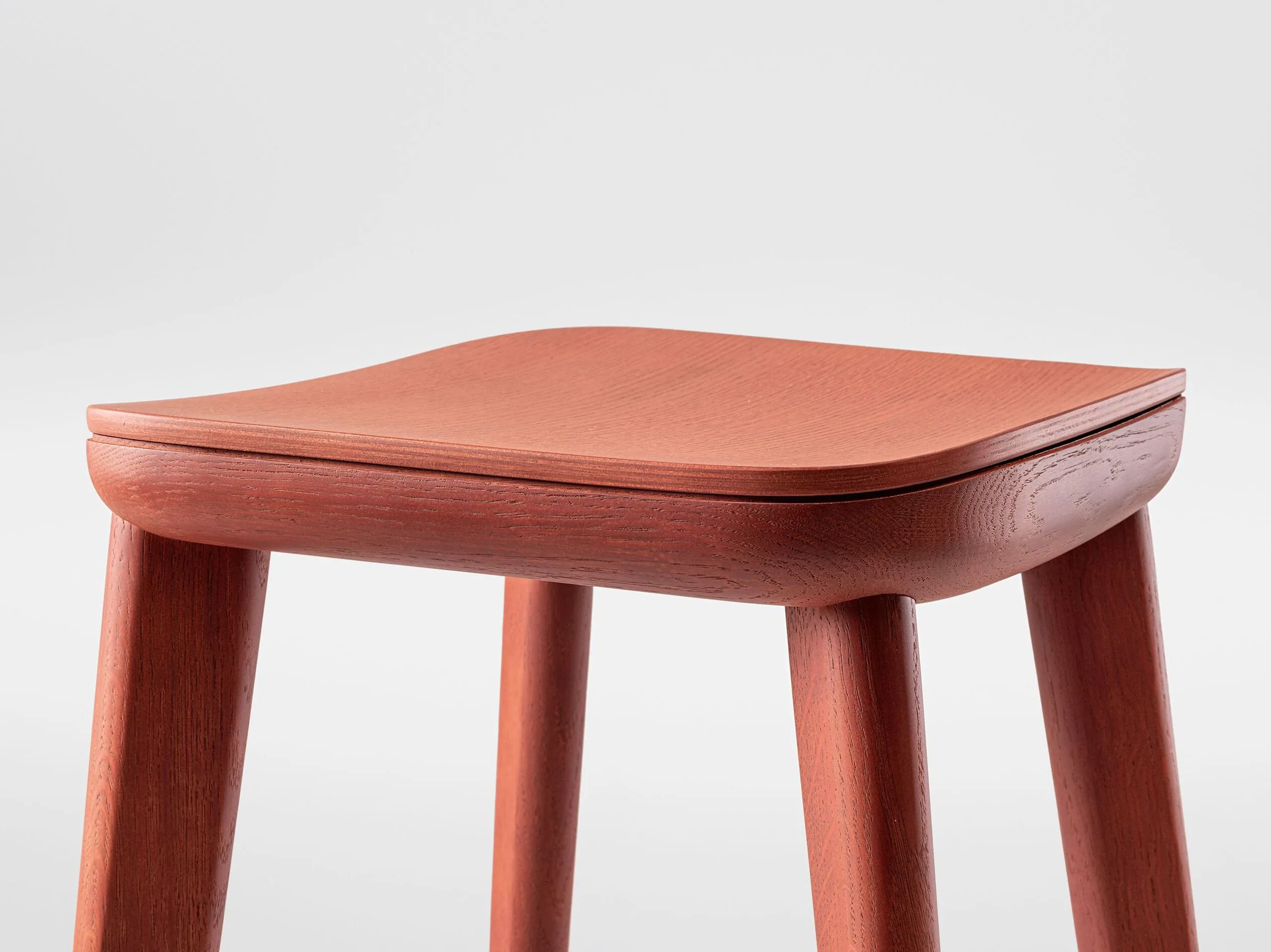 Высокий деревянный табурет с подставкой для ног ZEITRAUM Aeon ARCH-00030634 - Вид №1