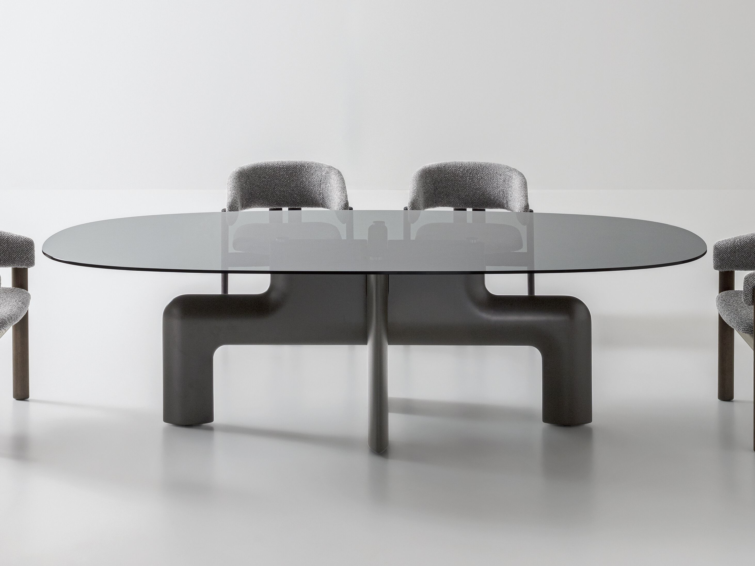 Овальный стол со стеклянной столешницей Ditre Italia Biarritz ARCH-00082727