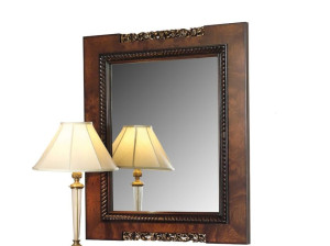 Деревянное зеркало с рамкой