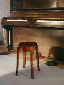 Низкий штабелируемый стул из поликарбоната