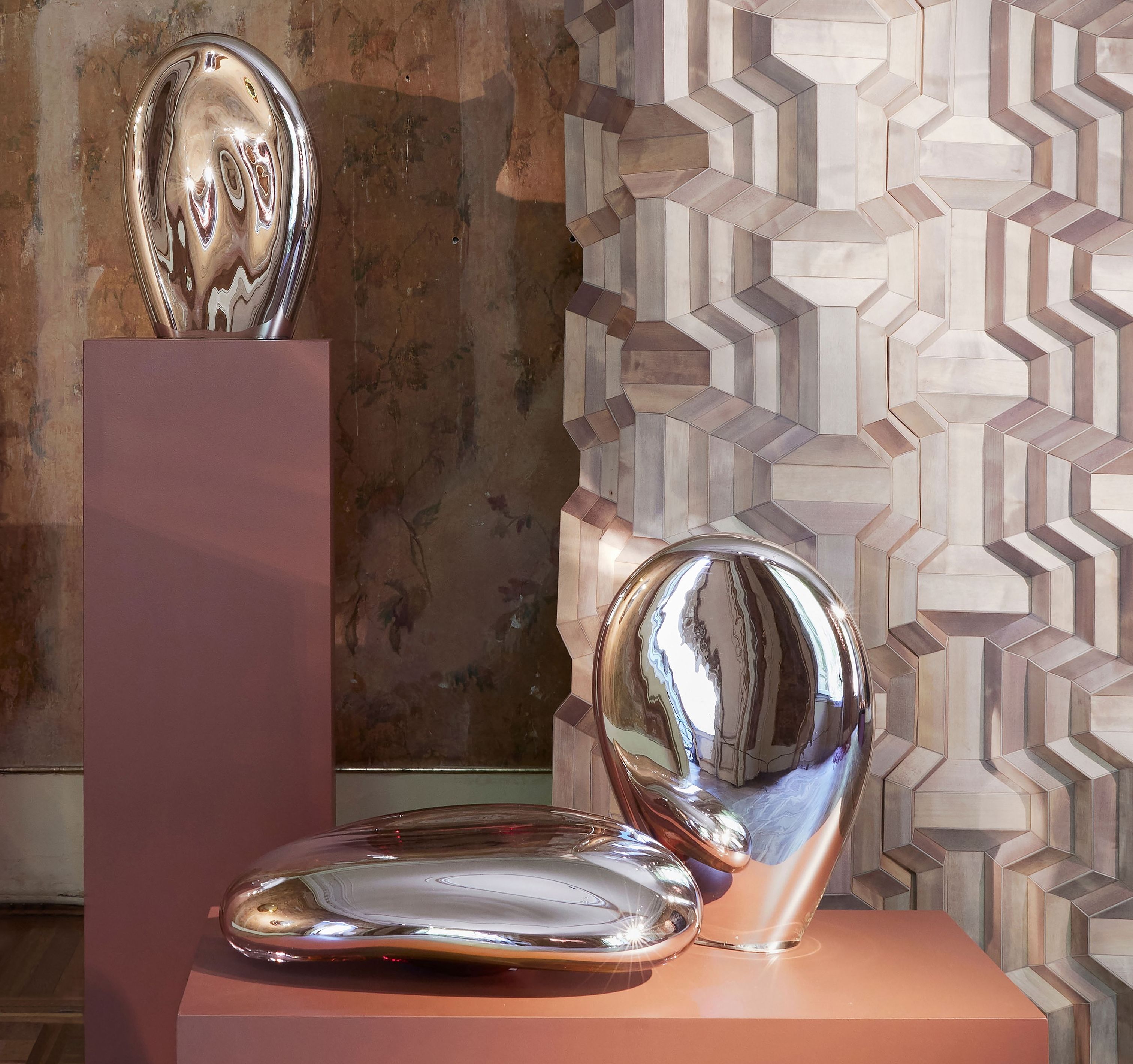 Зеркальная стеклянная скульптура Movimento Gallery Милена Кинг ARCH-00077470 - Вид №1