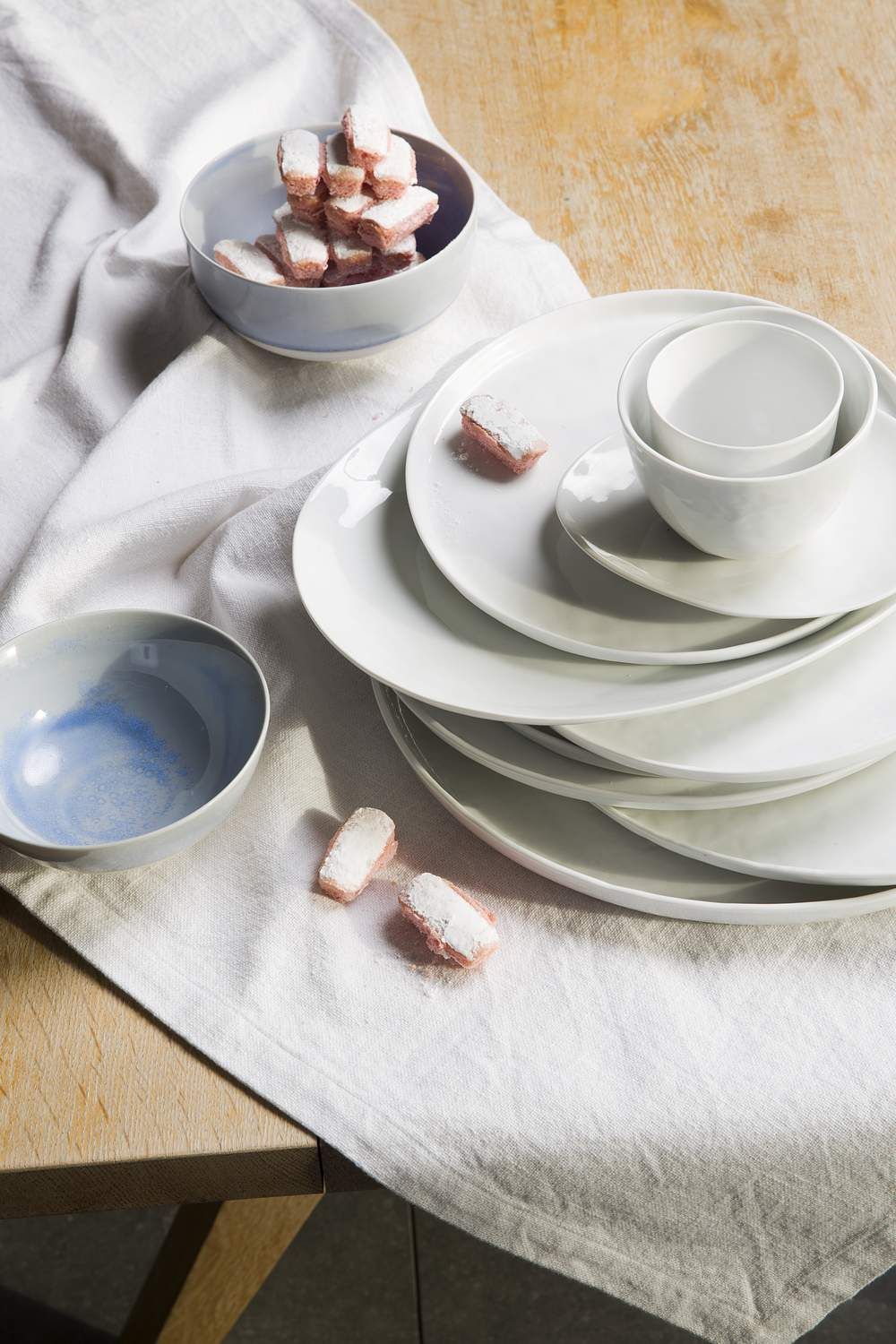 Фарфоровая плоская круглая сервировочная тарелка POMAX Porcelino White ARCH-00042746