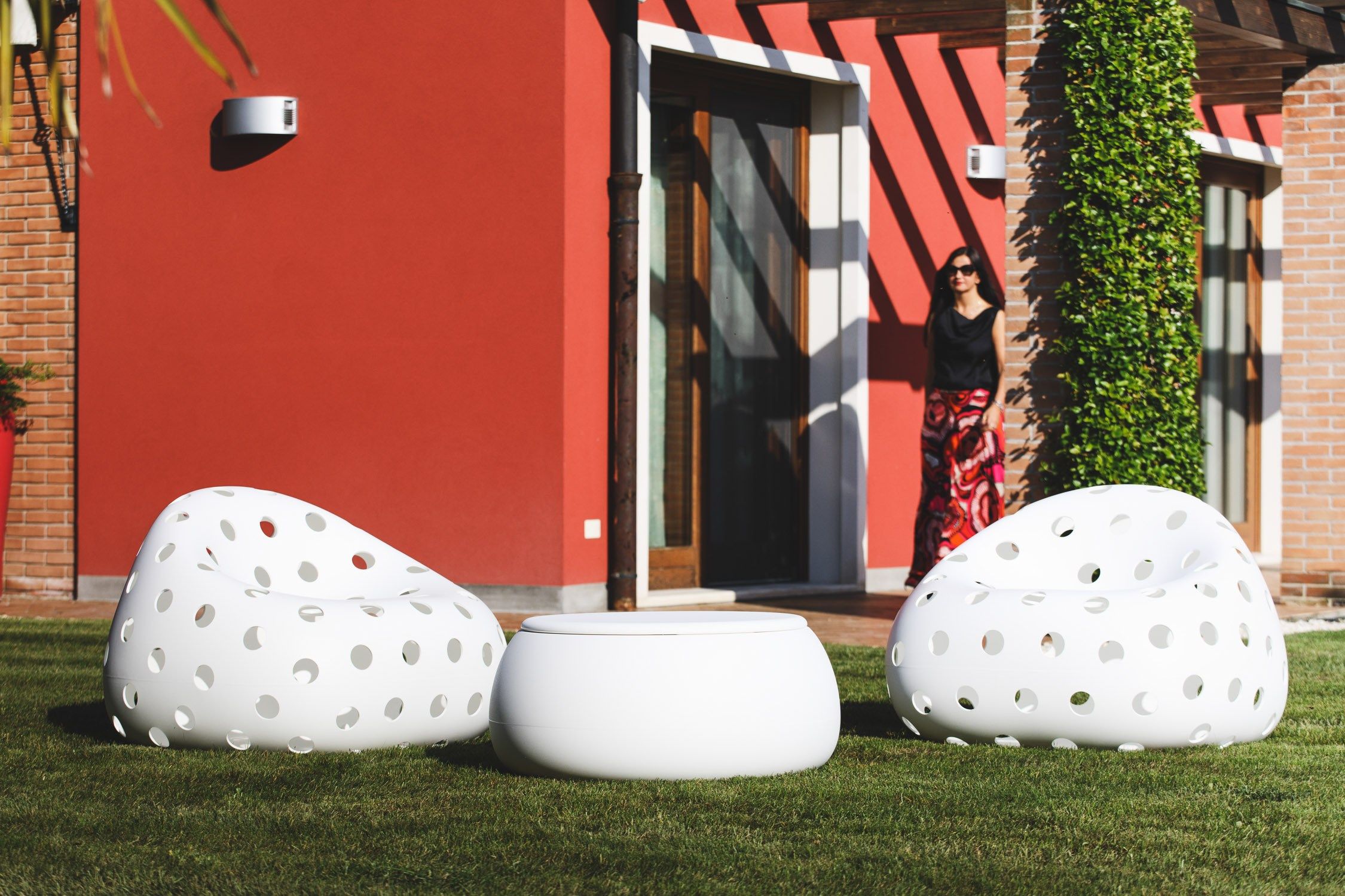 Журнальный столик из полиэтилена PLUST T Ball ARCH-00122215 - Вид №15