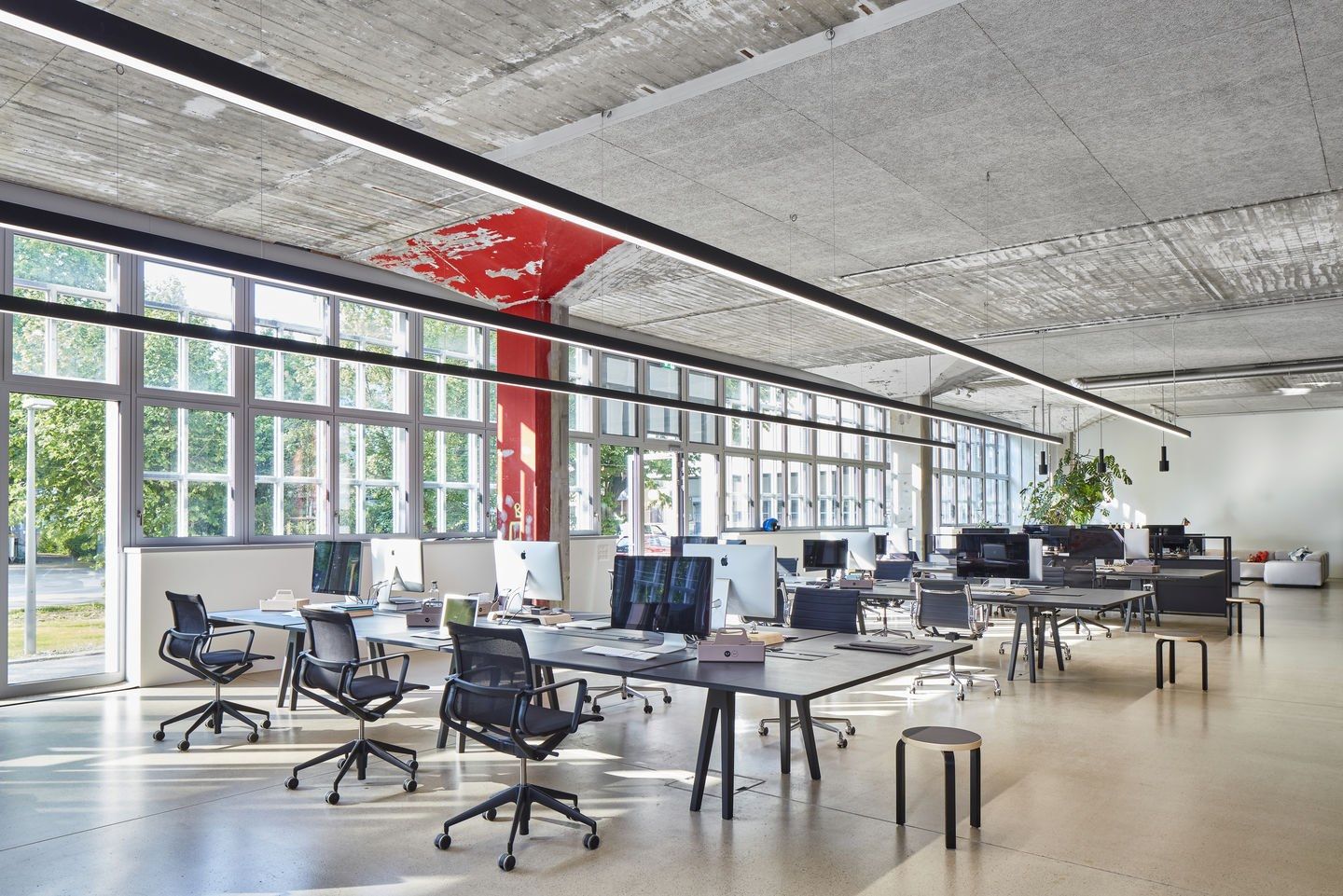 Кожаный поворотный операционный офисный стул с подлокотниками VITRA Eames Aluminium Group ARCH-00047211 - Вид №13