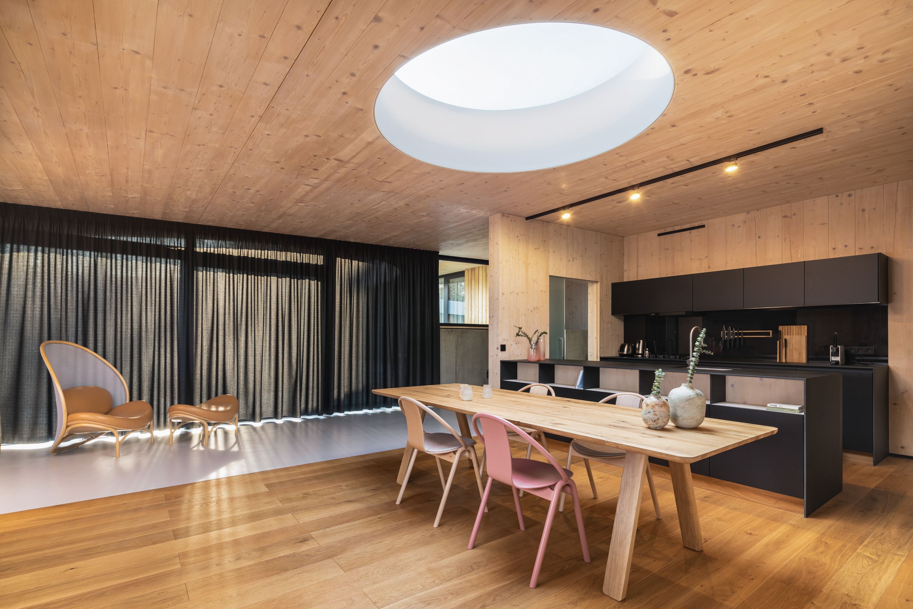 Штабелируемый стул с подлокотниками со встроенной подушкой TON AGAIN ARCH-00134912 - Вид №14