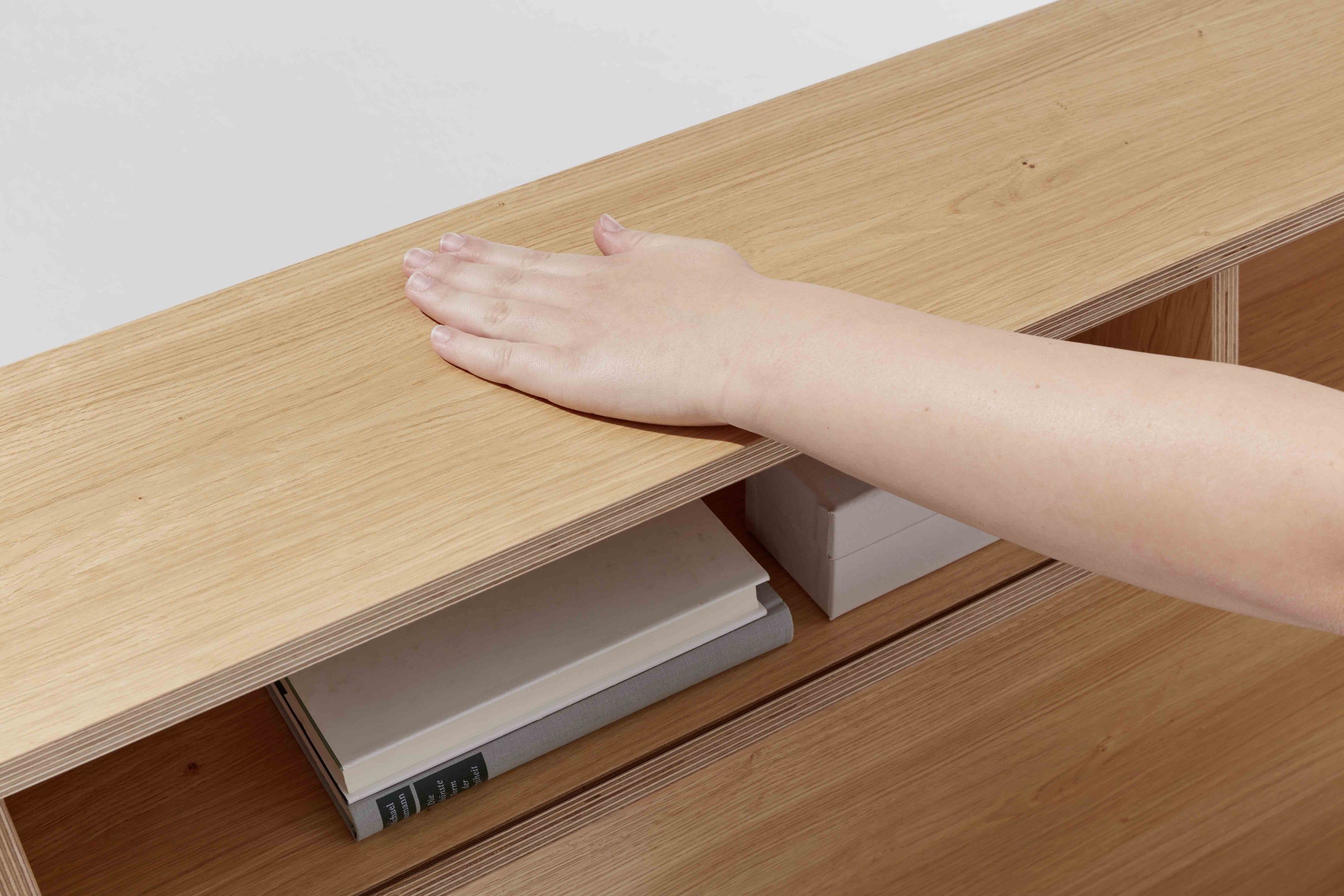 Деревянная двуспальная кровать с изголовьем контейнера Müller Small Living склон ARCH-00091932 - Вид №6