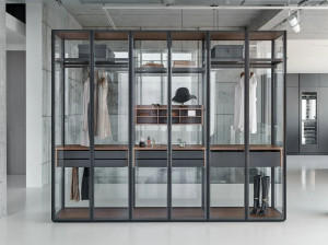 Шкаф из дерева и стекла на заказ