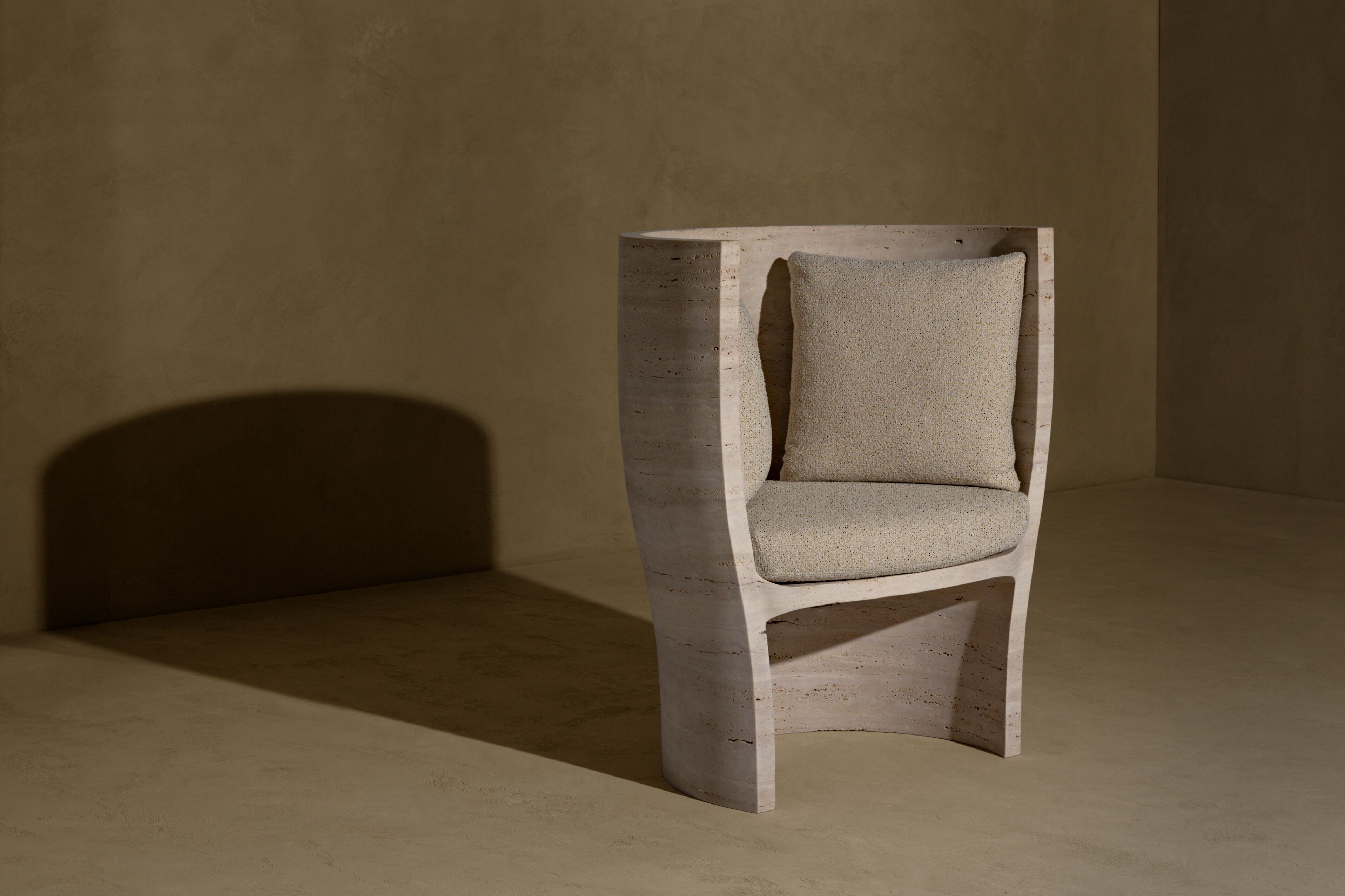 Кресло из травертина с высокой спинкой Kreoo HOLLY ARCH-00124254 - Вид №1