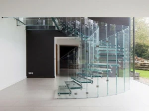 Siller Treppen Самонесущая винтовая лестница из нержавеющей стали и стекла Fly