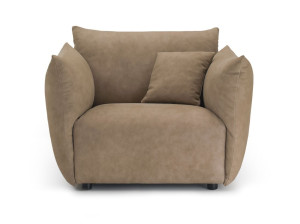 Кожаное кресло с подлокотниками